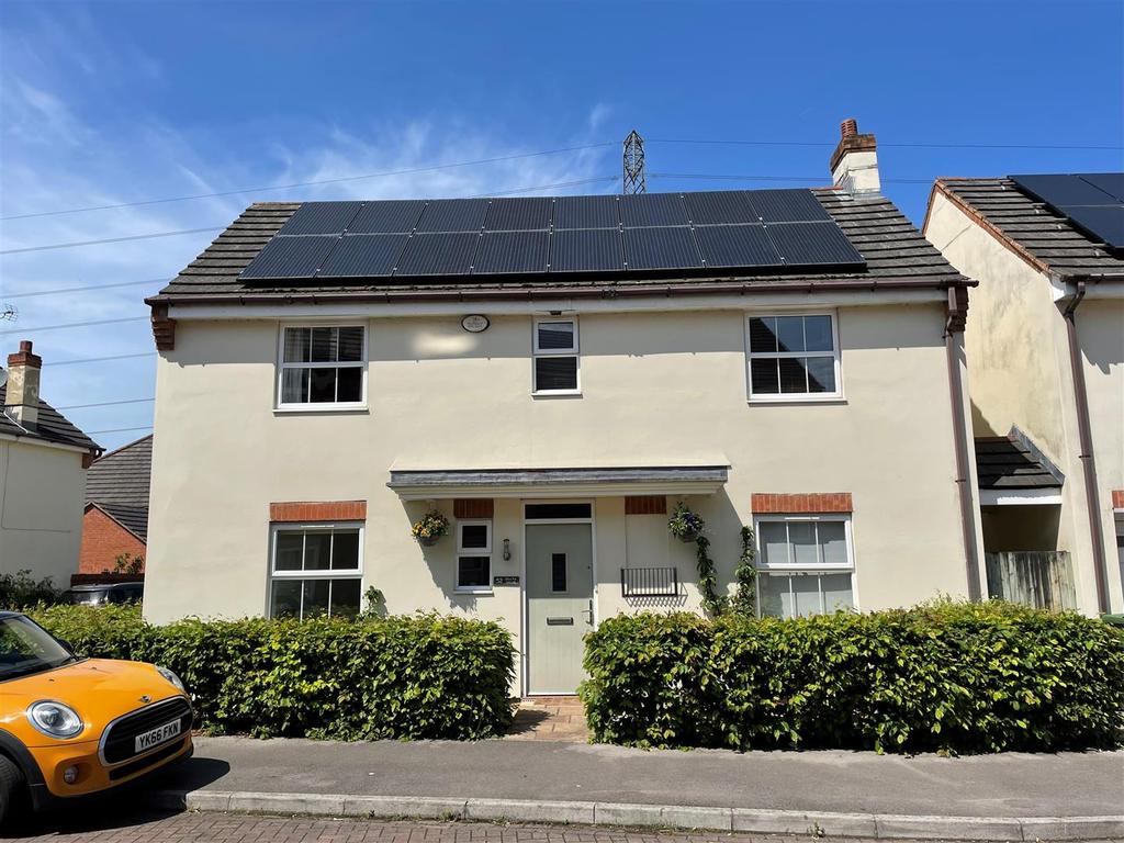 Curlew Drive, Cepen Park North... 4 bed detached house £450,000
