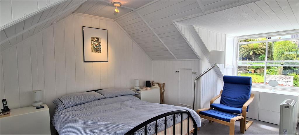 Attic room (3).jpg