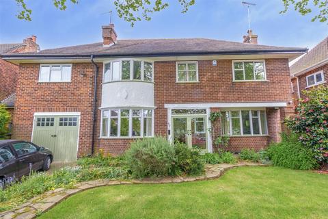 32 Wollaton Vale, Wollaton, Nottingham, NG8 2NR