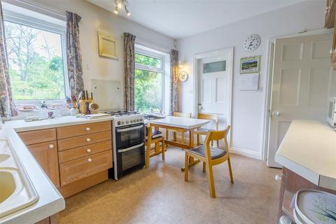 32 Wollaton Vale, Wollaton, Nottingham, NG8 2NR