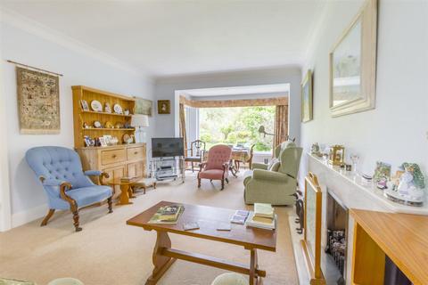 32 Wollaton Vale, Wollaton, Nottingham, NG8 2NR