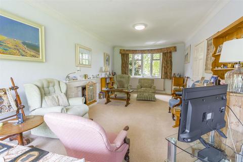 32 Wollaton Vale, Wollaton, Nottingham, NG8 2NR