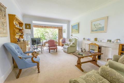 32 Wollaton Vale, Wollaton, Nottingham, NG8 2NR