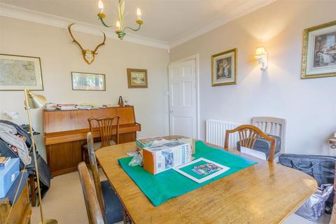 32 Wollaton Vale, Wollaton, Nottingham, NG8 2NR
