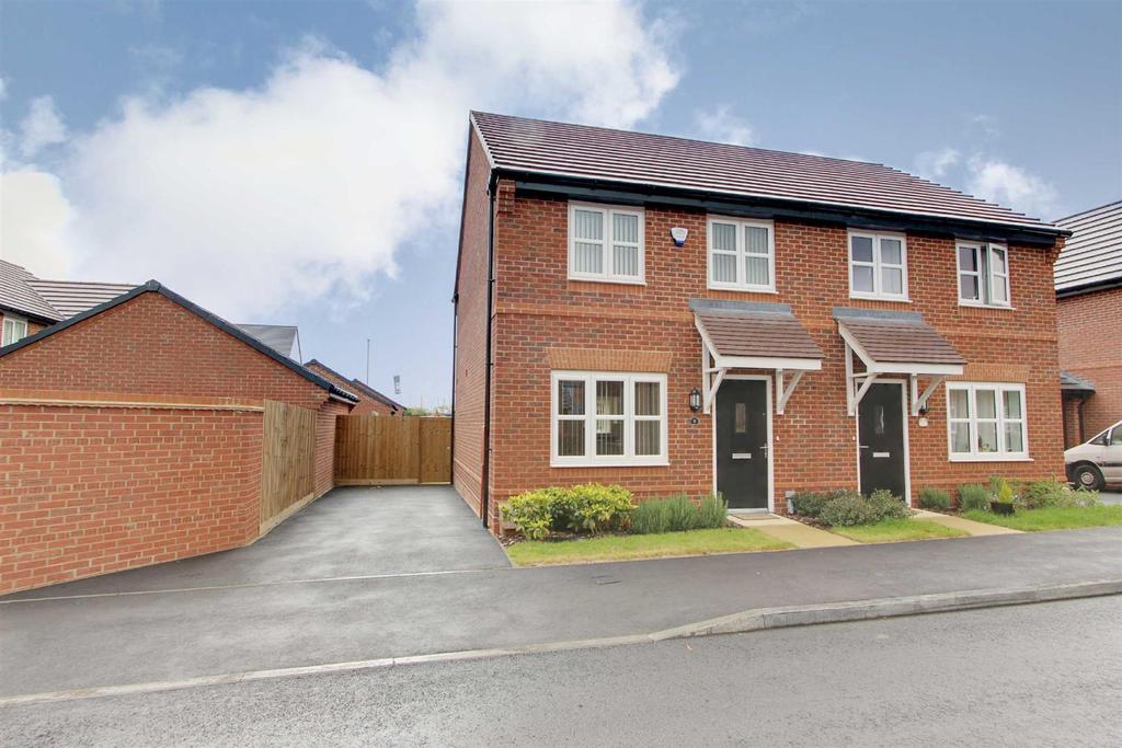 Lennon Way, Mandeville Park, Stoke Mandeville 2 bed semidetached house