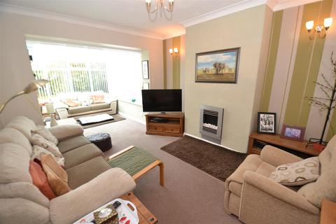 71 Back Lane, Queensbury, Bradford, BD13 1HB