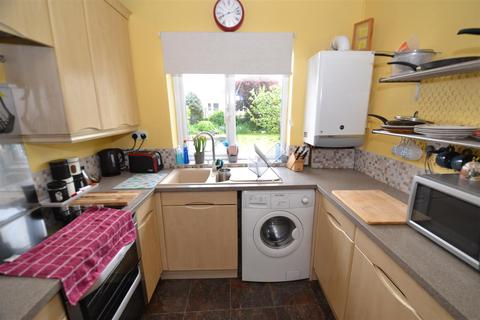 71 Back Lane, Queensbury, Bradford, BD13 1HB