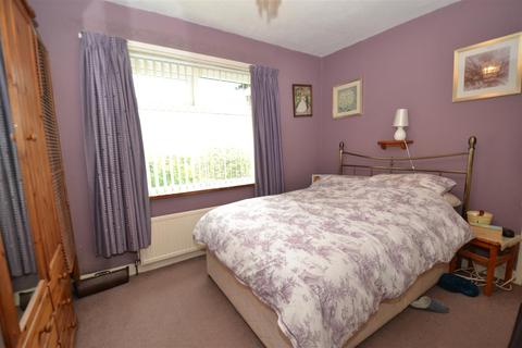 71 Back Lane, Queensbury, Bradford, BD13 1HB