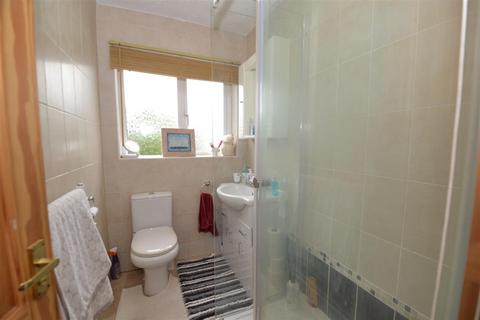 71 Back Lane, Queensbury, Bradford, BD13 1HB