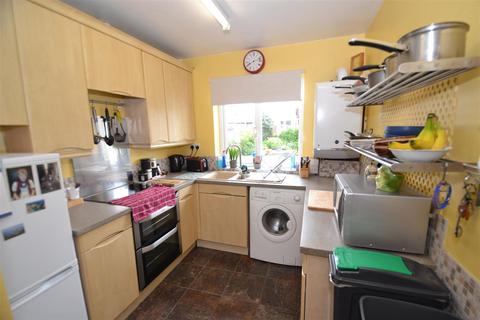 71 Back Lane, Queensbury, Bradford, BD13 1HB