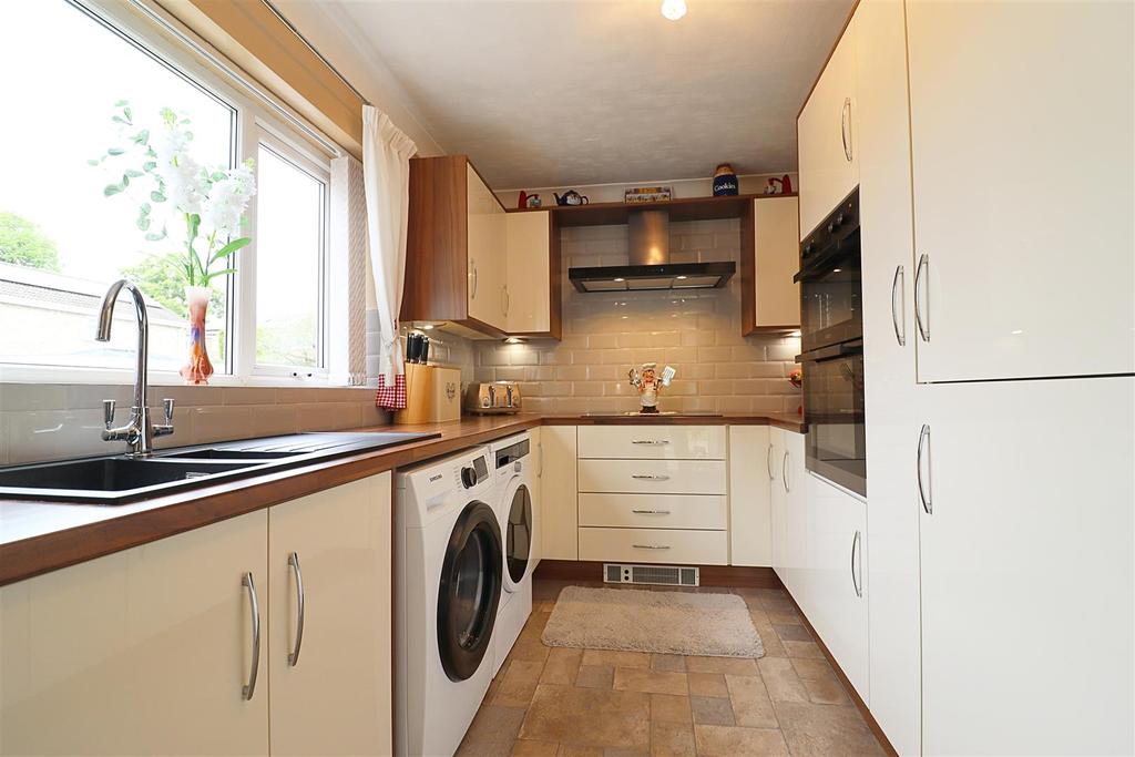 Manor Drive, Elloughton, Brough 3 bed semidetached house for sale £