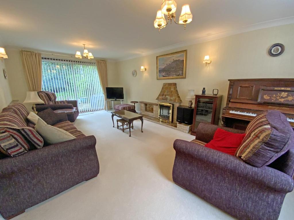 Knighton Grange Road, Stoneygate, Leicester 4 bed detached house £700,000