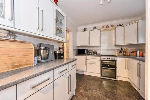 25 Anton Road, Andover, SP10 2EN