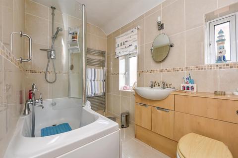 25 Anton Road, Andover, SP10 2EN