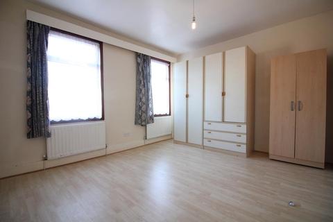 3 bedroom terraced house to rent - Lea Road, Southall