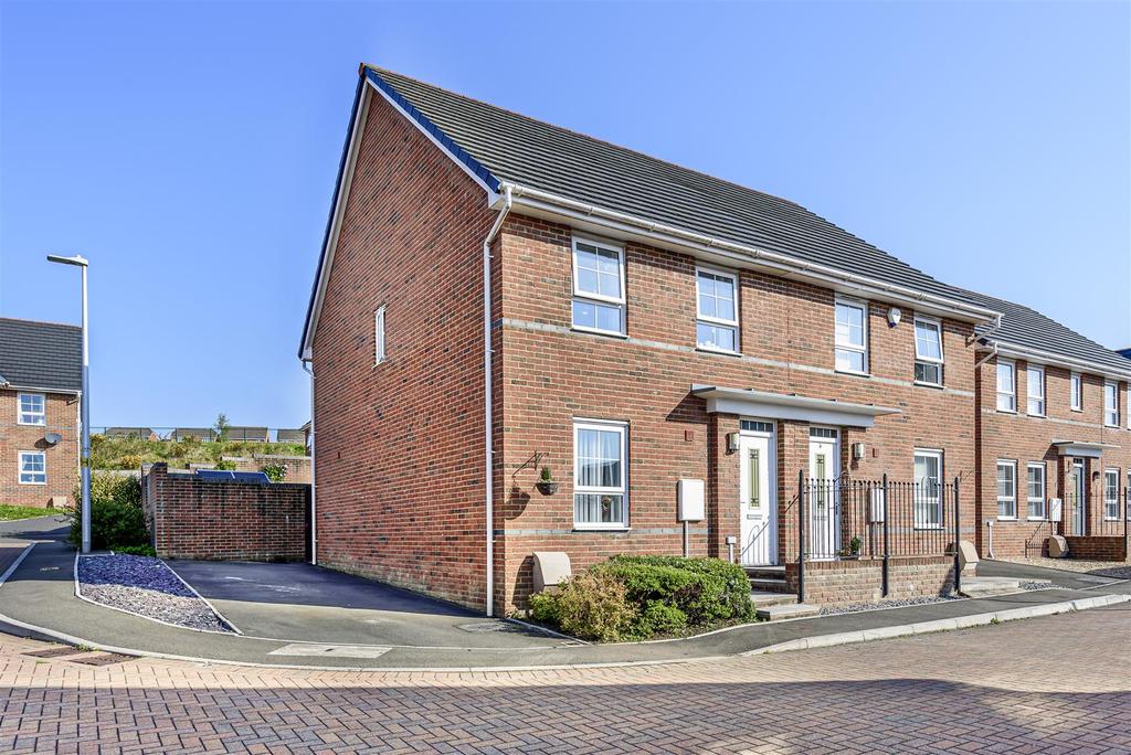 Valley View, Loughor, Swansea 3 bed semidetached house £199,995
