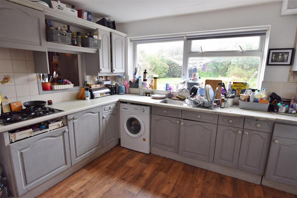 Winch Lane, Haverfordwest 4 bed detached house £270,000