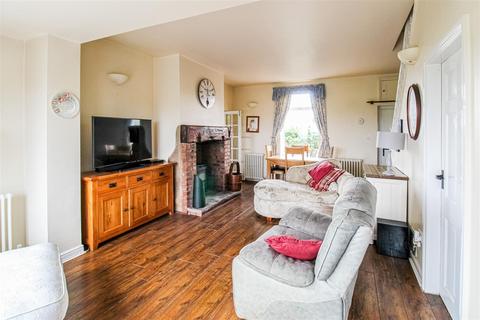 3 bedroom end of terrace house for sale - Bee Boo, Whitley, Dewsbury