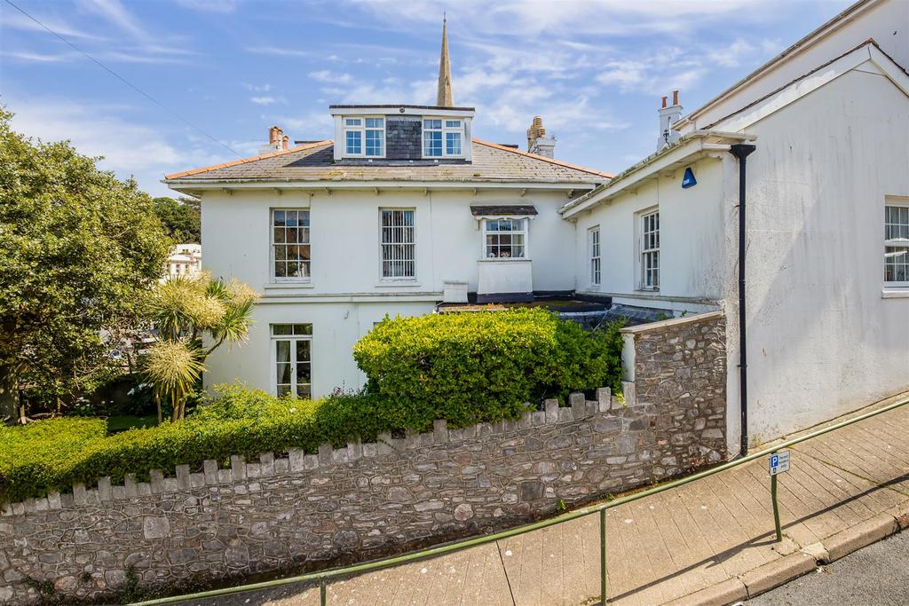 Park Hill Road, Torquay 5 bed terraced house £500,000