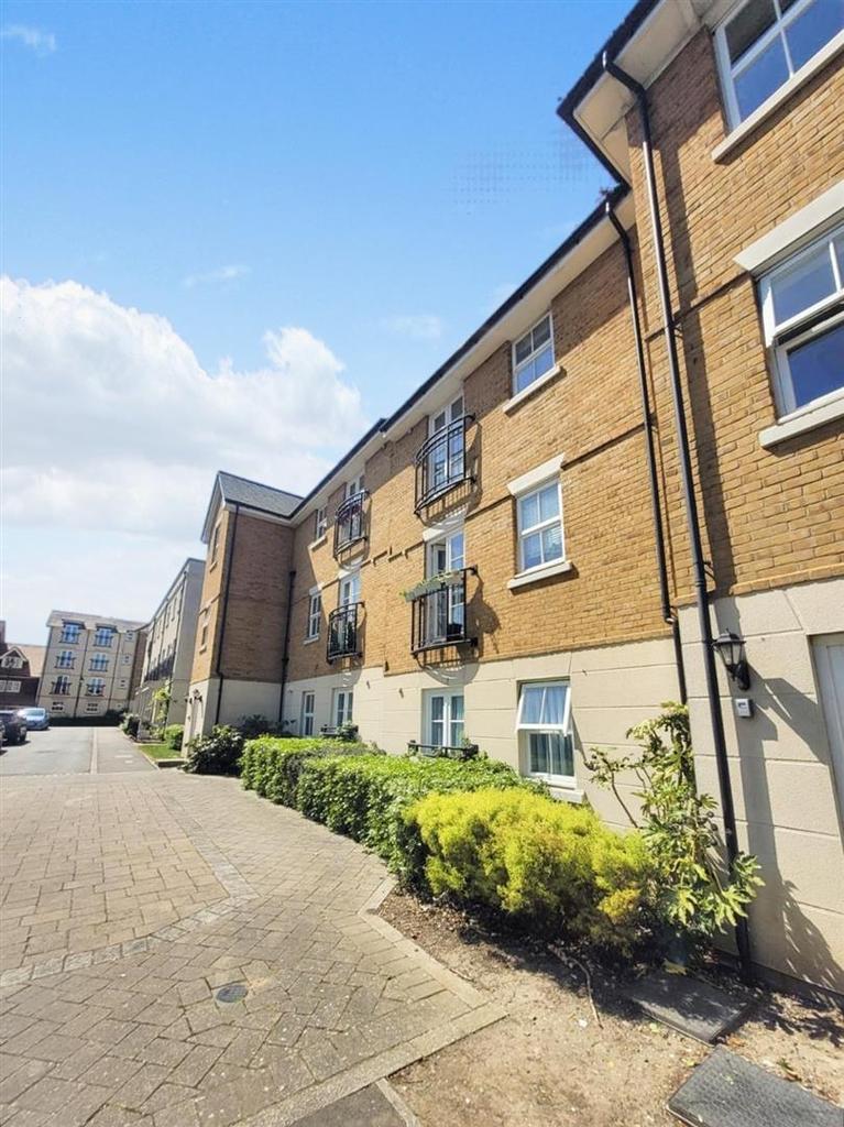 College Square, WestgateOnSea 2 bed apartment £925 pcm (£213 pw)