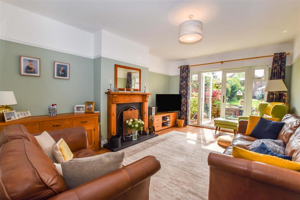 Elms Drive, Kirk Ella, Hull 3 bed semidetached house £375,000