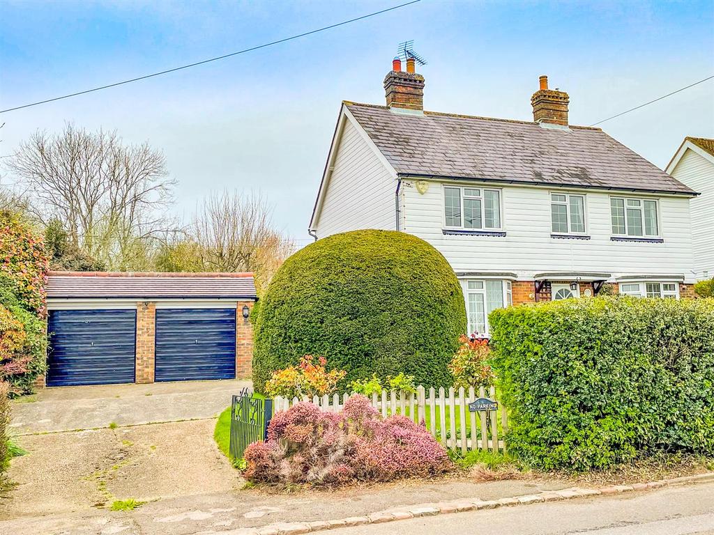 Cripps Corner Road, Staplecross 4 bed detached house £550,000