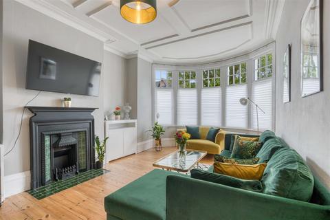 2 bedroom flat for sale - Fox Lane, Palmers Green, London N13