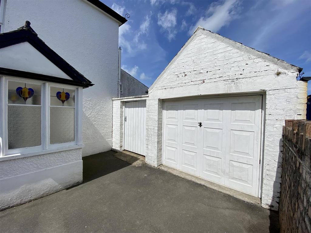 Detached Garage