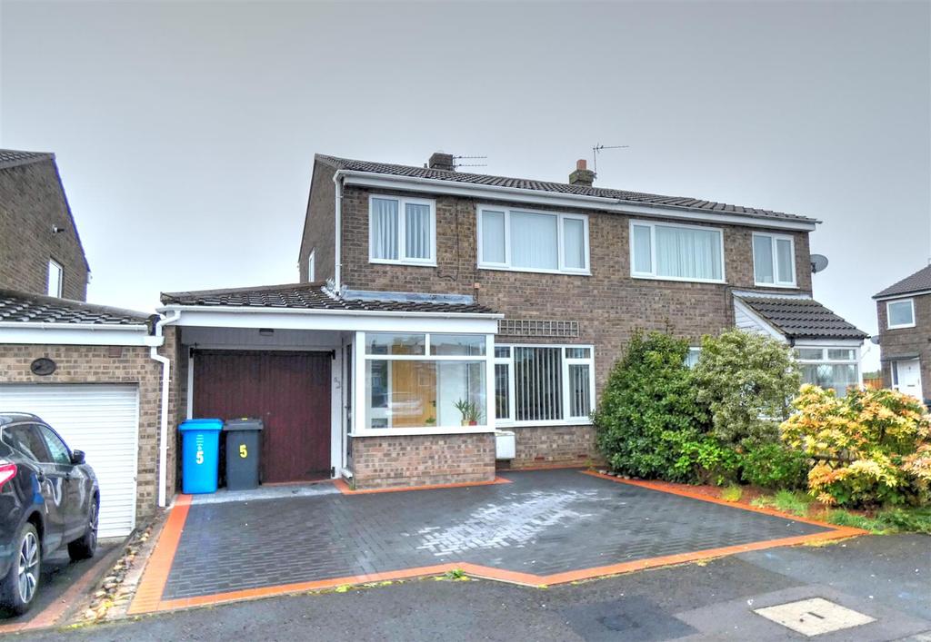 Chevington Close, Pegswood, Morpeth 3 bed semidetached house £175,000
