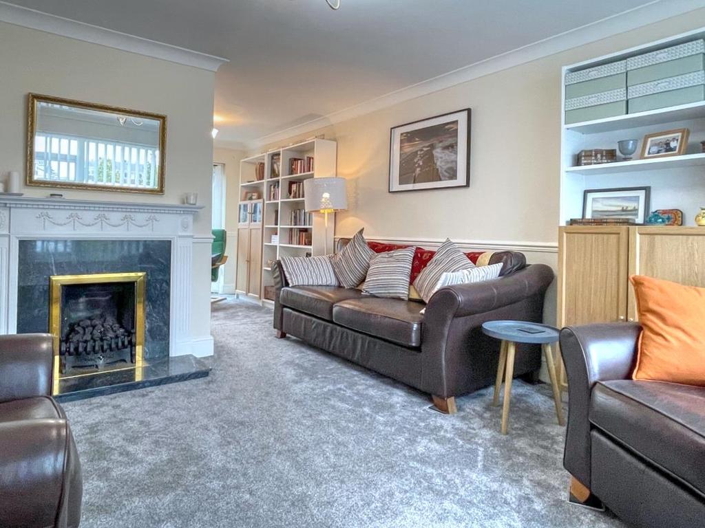 Chevington Close, Pegswood, Morpeth 3 bed semidetached house £175,000