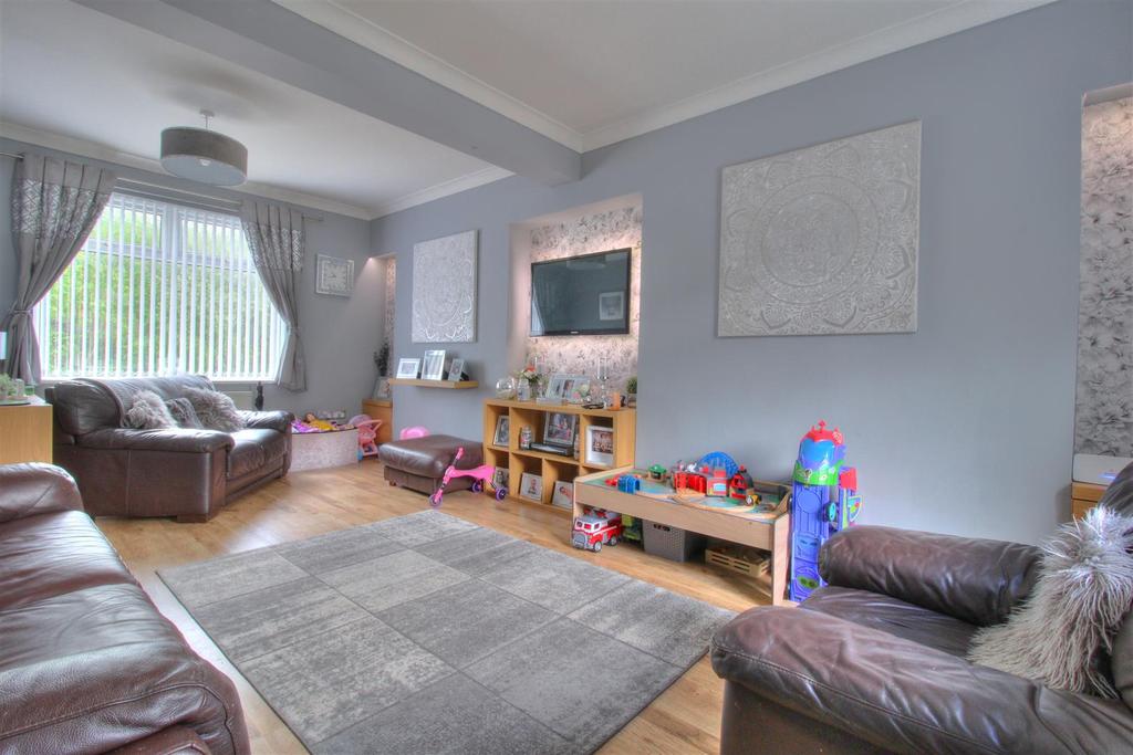 Hill View, Pontycymer, Bridgend 3 bed house £110,000