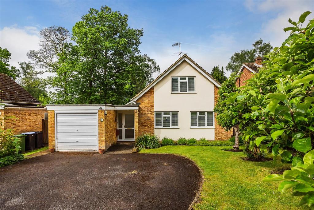 Pyrford, Woking 4 bed detached house £875,000