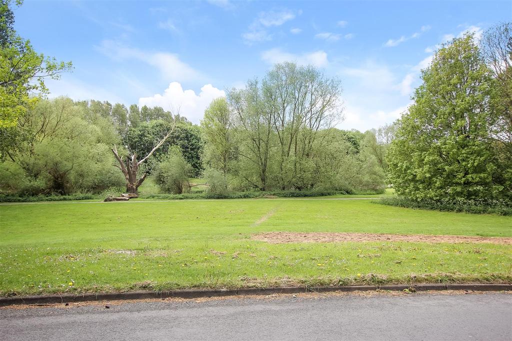 Riverside Way, Darlington 3 bed semidetached house £160,000