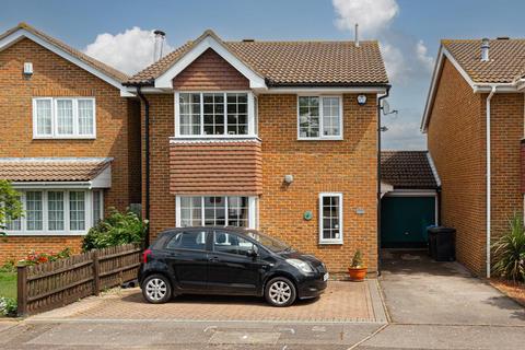 9 Oaklands Close, Chessington, KT9 1NT
