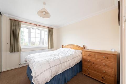 9 Oaklands Close, Chessington, KT9 1NT