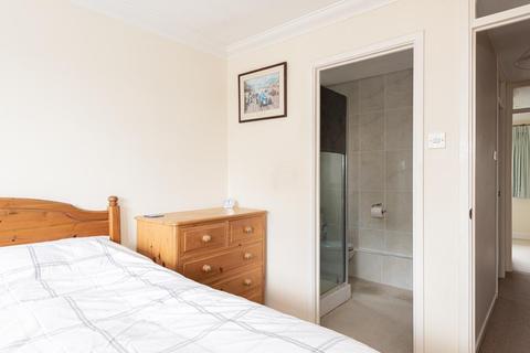 9 Oaklands Close, Chessington, KT9 1NT