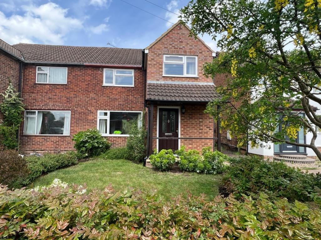 Wavendene Avenue, Egham, Surrey, TW20 3 bed semidetached house £500,000