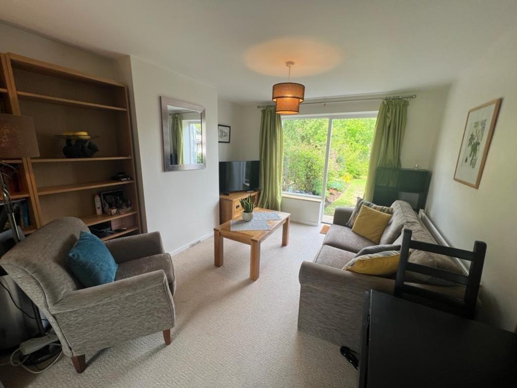 Wavendene Avenue, Egham, Surrey, TW20 3 bed semidetached house £500,000