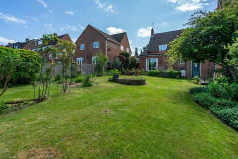 15 Stonelea Road, Hemel Hempstead, HP3 9JY