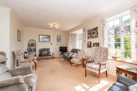 15 Stonelea Road, Hemel Hempstead, HP3 9JY