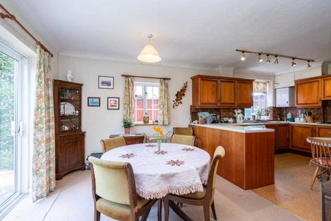 15 Stonelea Road, Hemel Hempstead, HP3 9JY