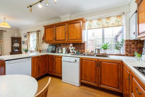 15 Stonelea Road, Hemel Hempstead, HP3 9JY