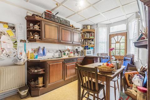 37 Honley Road, London, SE6 2HY