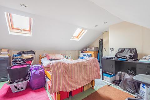 37 Honley Road, London, SE6 2HY