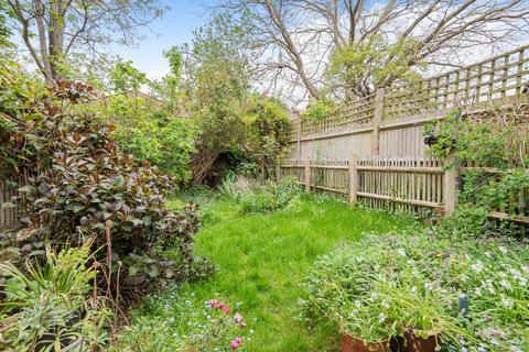 37 Honley Road, London, SE6 2HY