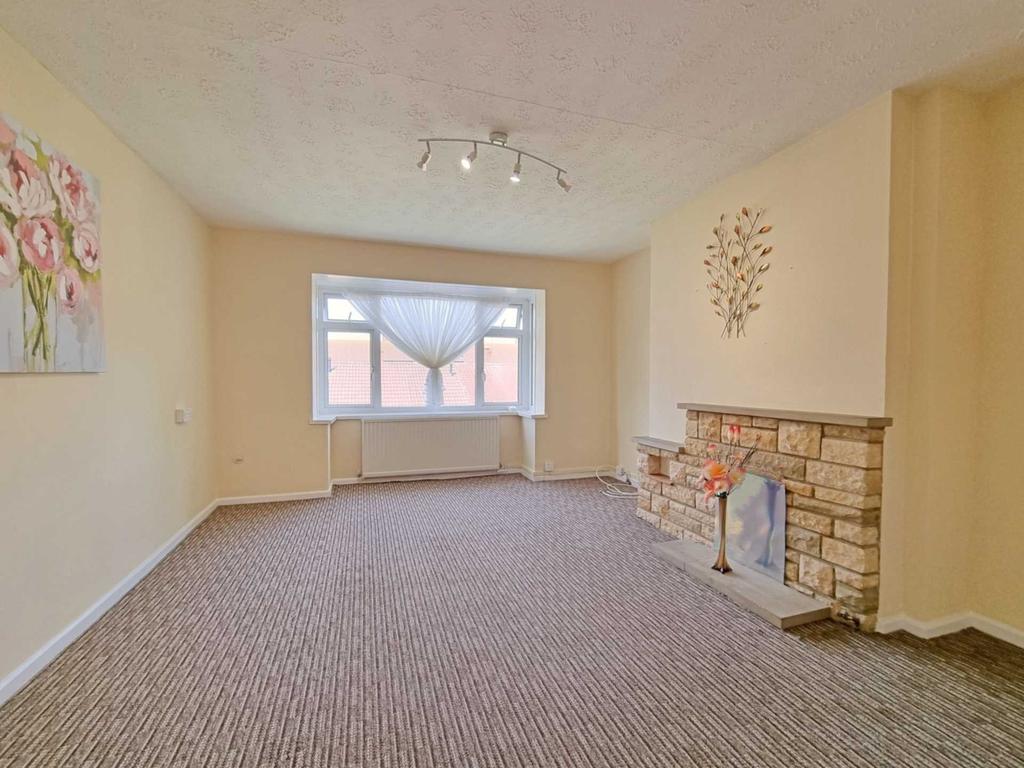 Defoe Road, Ipswich 2 bed apartment £750 pcm (£173 pw)
