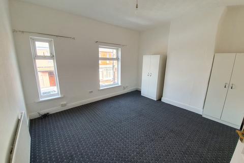 3 bedroom terraced house to rent, Mayford Road, Manchester, M19