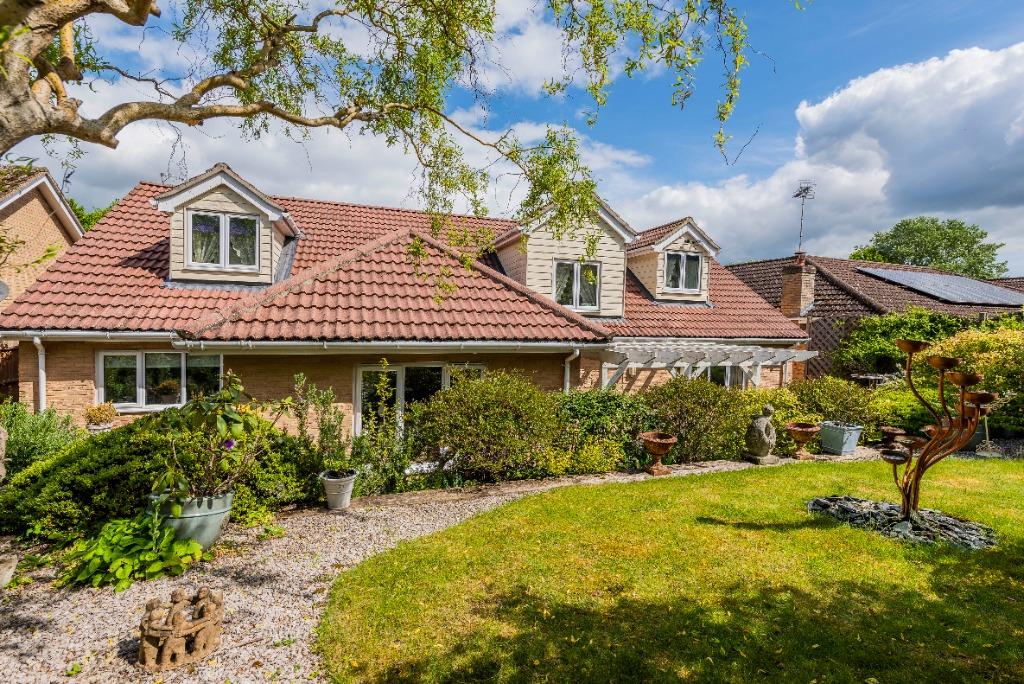 Barons Road, Bury St Edmunds, IP33 4 bed detached house £2,650 pcm (£