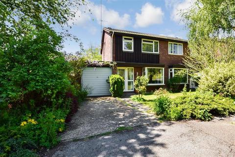 8 Buckingham Drive, East Grinstead, RH19 4RL
