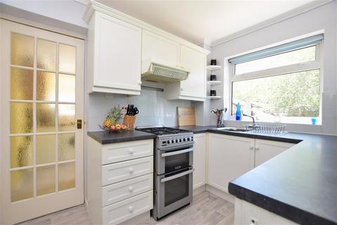 8 Buckingham Drive, East Grinstead, RH19 4RL